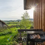Laendlicher Oeko-flair Im Strohhaus
