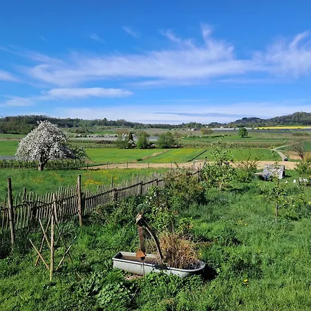 Laendlicher Oeko-flair Im Strohhaus